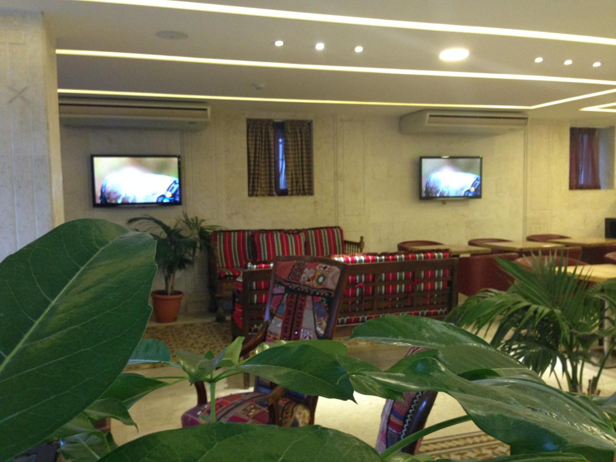 Assaha Ghobeiry Hotel Beirut Esterno foto