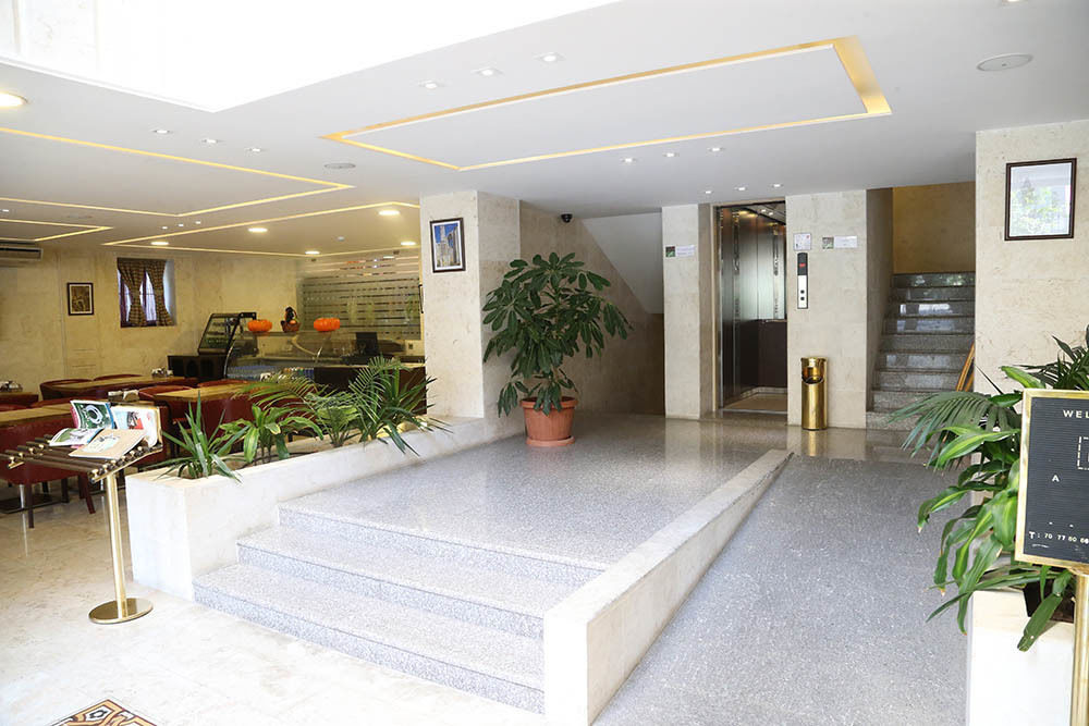 Assaha Ghobeiry Hotel Beirut Esterno foto